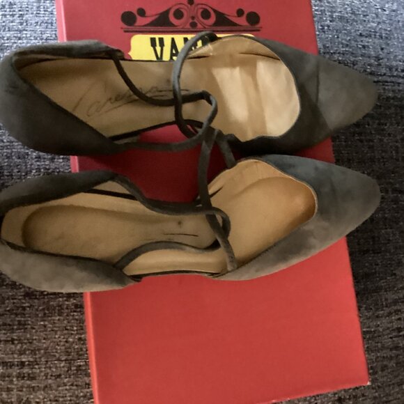 Preowned Caressa grey suede pump-7.5 M - Picture 2 of 4